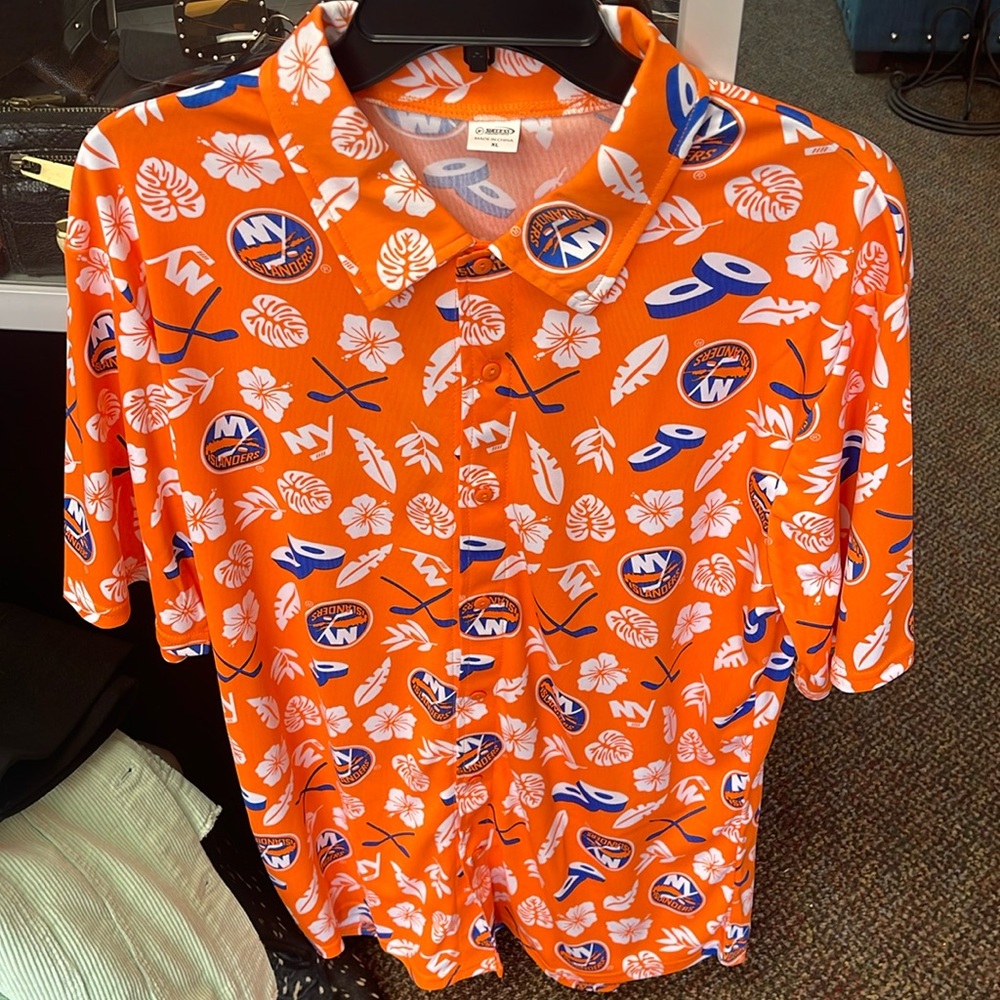 NY Islanders shirt orange with logo new
